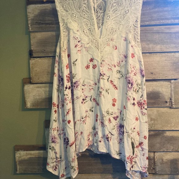 Torrid Lace and Floral Sleeveless Top - Picture 4 of 5